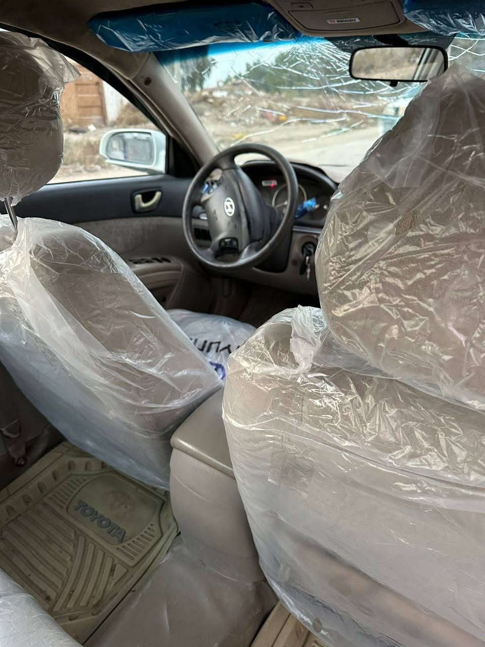 السيارة مصبوغه صبغ عام محركه ٤ سرندو السعر ٨٥ وبيه محال رقم تلفون ***********
