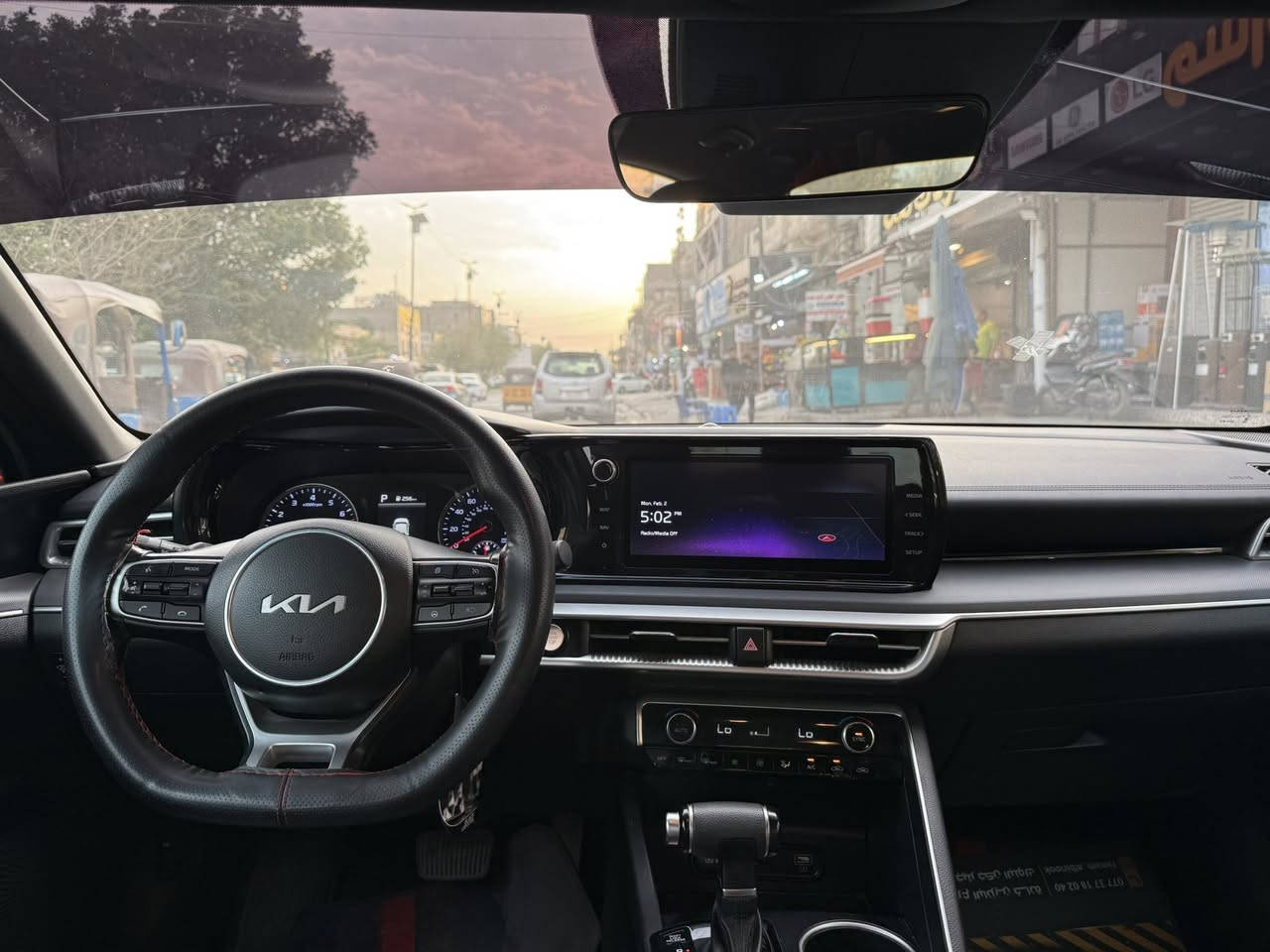 سلام عليكم
جيتي لاين K5 لون سمنتي مميز موديل22
سياره فول مواصفات ماعلى بانوراما 
حجم المحرك 1600 تيربو
رادار امام + خلفي+ نقطه عمياء 
مقاعد كهرباء 
تحديد مسار 
شاشه كار بلي 
استرين رياضي حرف D
4 وضعيات قياده السبورت اقتصادي نورمل والذكي
وباقي مواصفات معروفه بـ Gt لاين
حادث السياره جنطه فقط قطعه وحده صبغ
وبارد ربع بنيد بدون ايرباك
سياره رقم اربيل باسمي تحويل ثانيوم 
مكان السياره بغداد البنوك/***********
السعر:178
