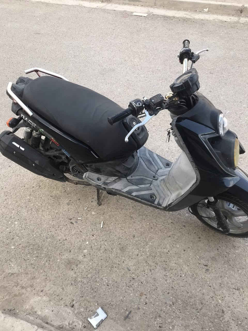 سلام عليكم شباب دراجه سكنس جبلي للبيع دراجه مثل ما بصوره واحله دراجه خير من الله كفاله  كله شغاله سعره ٨٥٠بيه مجال للشراي رقم *********** متواجد بكل وقت عنواني حي ور
