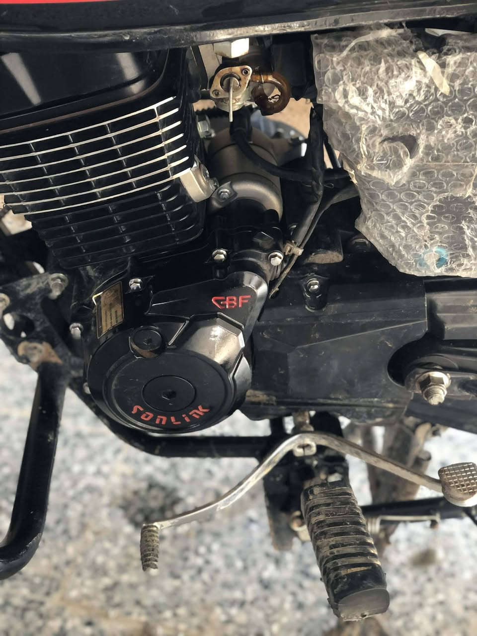 السلام عليكم
اخون درجه ديوان موديل 24 سونك الاصلي
مكينه 200 لون يخبل 
درجه اخت الزيور 
فقط عدد السرعه وكفه
درجه مكفول من كلشي
السعر مليون وميه
مكلف بالنشر. 
رقم صاحب الدرجه ***********
مكانها صلاح الدين مجمع الدو
