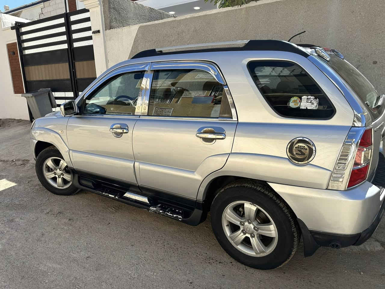 سبورتج خليجي 2009 محرك 2000سياره عليه منضومه غاز وفاصليه سياره مكفوله عده الجاملوغ الأمامي صبغ بدون ضربه  ورقم جديد ومميز وثاني  يوم التحويل مكان ديالى الغالبيه سياره جاهزه متصرف عليه سعر 118 
***********
