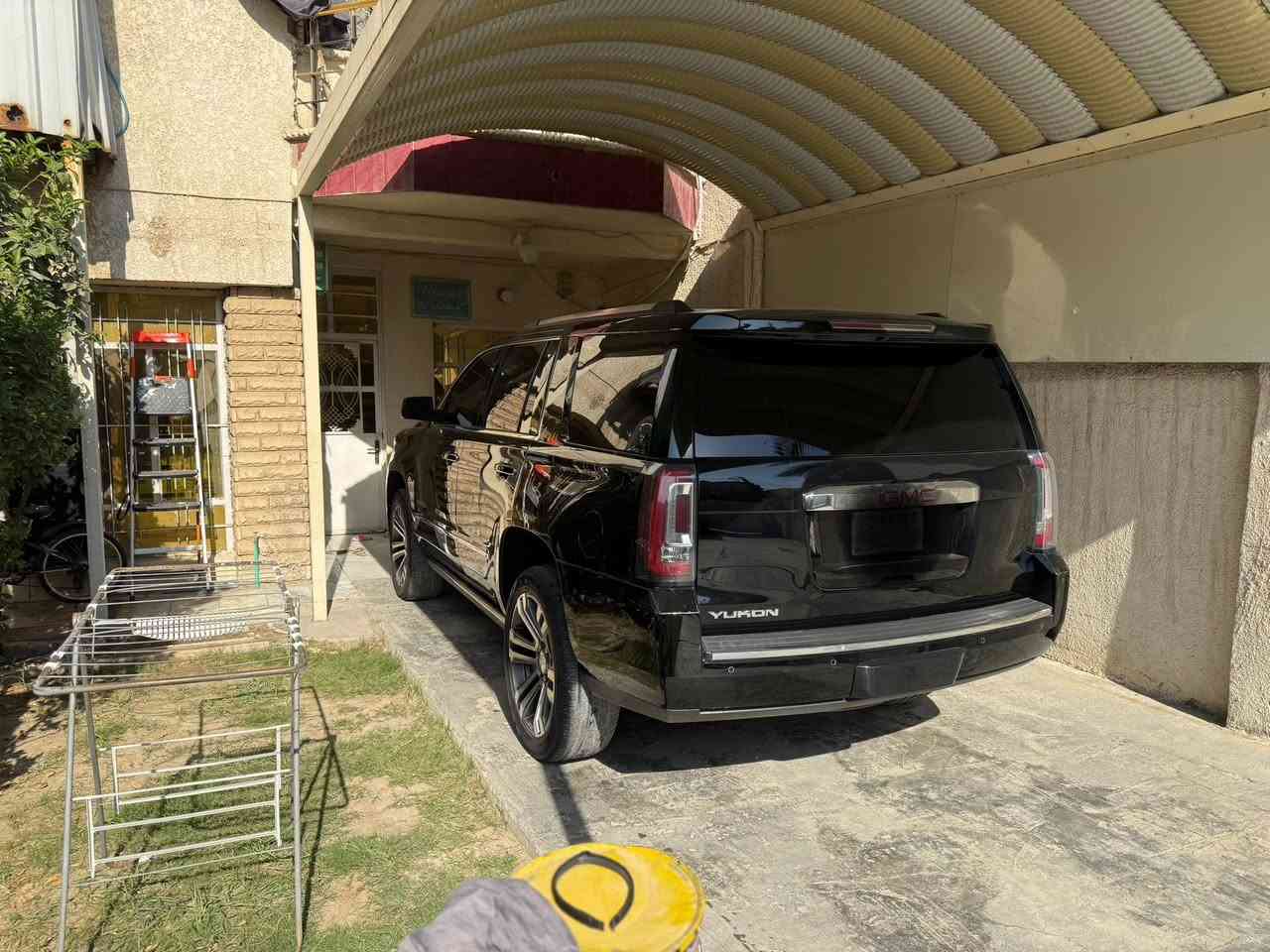 السلام عليكم جمسي دينالي موديل 2018 فول مواصفات اعلى فئه محرك حجم 6200 وكير 10 سرعات طياره السياره برغي مامفتوح بي كله بلاد صيانه دوريه كل فتره مواصفات 
فتحه سقف شاشه عرض سقف 
5 بصمات وتشغيل عن بعد 
دوسات جانبيه كهرباء تفتح وتغلق مع الباب
جنطه كهرباء وتفتح بلرجل 
كشنات تدفئه وتبريد 
داتاشو عرض جميع اوبشنات السياره على الجامه
رادارت 360 درجه مع تنبيه كشن هزاز
بالاضافه الى التخشيب والجلد الفاخر والداخل الملكي الخاص بالدينالي 
سياره رقم بغداد بأسمي داخله للعراق بكتاب دبلوماسي سنه 2023 يعني ممتعوبه هنا على ايد وحده ماشيه حاليا 84 الف حادث السياره واضح صور تبديل بابين نفس اللون مع صبغ التكمه الوسطيه والدوسه وبارد مكانين  باقي مكفول للبيع او مراوس حسب القناعه والسعر315$ تلفون ***********
