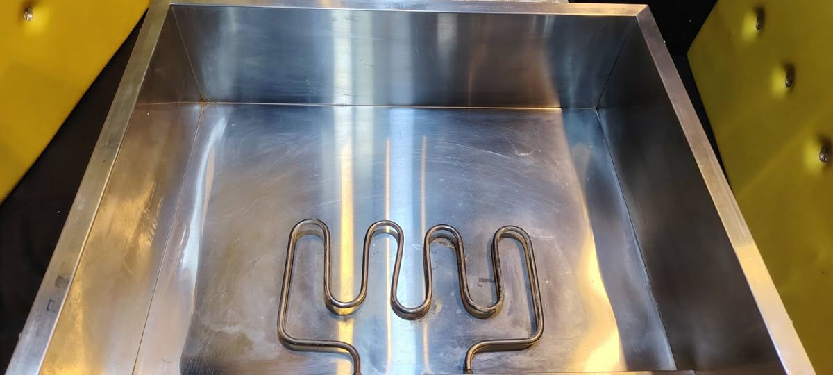 حمايه ريزو مستعمله للبيع السعر ٢٥٠ ويا هيتر إضافي مكلف بالنشر الاتصال على الرقم ***********
