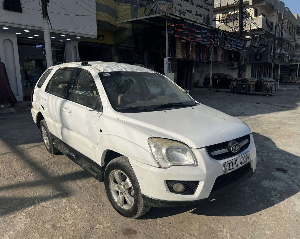 السلام عليكم اخوان للبيع كيا سبورتج موديل 2010 رقم اربيل الدولي تحويل وكاله شرط رقم وسنويه وهزه كله جديد سياره كير محرك داخل ميكانيك كله شغاله السياره بيها حادث وبيع على حادثه كما واضح بل الصور السعر مناسب لشراي للاتصال بل رقم*********** مكان سياره بغداد
