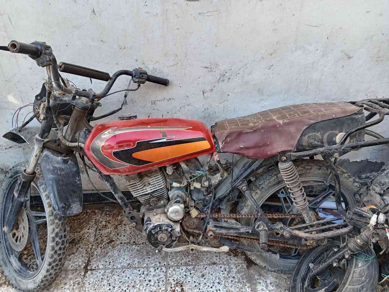 السلام عليكم دراجه للبيع تايه برو موديل 2017 أوراق اصوليه مكان كوت عوزها بس اكلجات الدراجه متروكه
السعر 300وبيها مجال
الاتصال ***********
