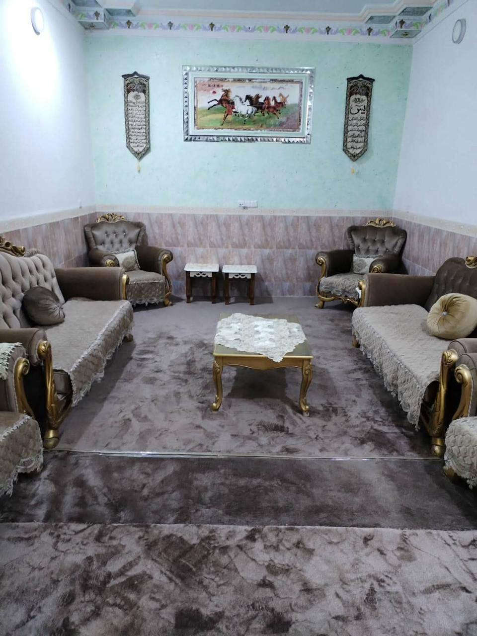 بيت للبيع بالقشله شارع التجنيد القديم شارع المدارس 
مساحته البيت 220 م طابو زراعي 
يتكون من طابقين 
الأول / صاله كبيره وبراني وغرفه ومطبخ وصحيات داخلي وخارجي وتهويه وطارمه وحديقة 
الثاني / يتكون من صاله وغرفه ومخزن  
للأستفسار ↙️⬇️↘️التواصل 
🏠🏠🏠🏠🏠🏠🏠🏠🏠🏠
#مكتب_السراج_للعقارات_و_المقاولات
***********📞
📍عنوان المكتب 📍السماوة _تقاطع الحيدرية _محلات ملعب المثنى
