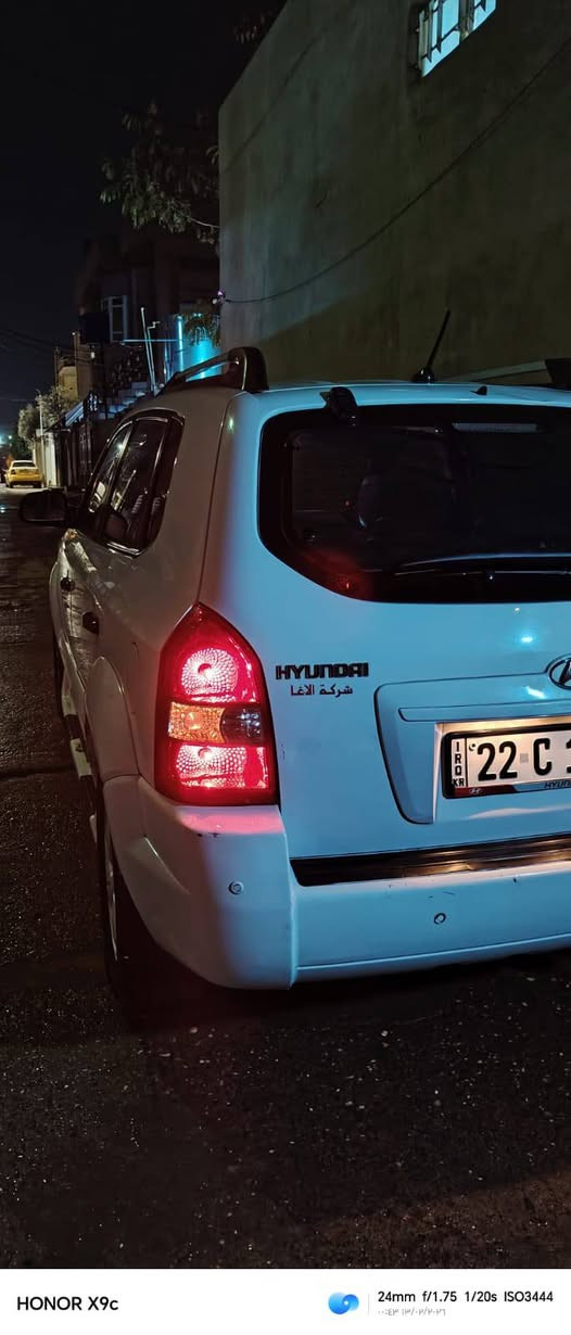 توكسن 2009
باب النفر بي صبغ وجاملخ الكدام بي بارد فقط 
الباقي كلو شرك محرك كير شرط كير توماتيك 
السياره بسمنه كاربون بانزين السياره 
النضافه كدام العين ربع ماتصرف عليها 
***********
