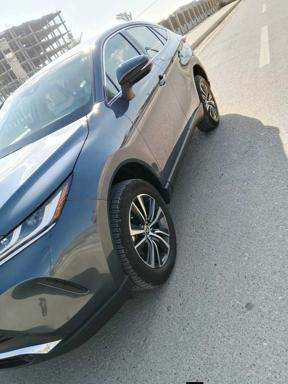 سيارة تويوتا فينزا (LE) موديل 2024،
🚗 للبيع: تويوتا فينزا 2024 LE - فخامة الهايبرد الياباني
​سيارة عصرية تجمع بين أناقة الكروس أوفر وكفاءة استهلاك الوقود المذهلة، بحالة الوكالة (شبه زيرو).
​📊 المواصفات الفنية:
​المحرك: 2.5 لتر، 4 سلندر هجين (Hybrid).
​القوة الإجمالية: 219 حصان.
​نظام الدفع: دفع رباعي مستمر ذكي (AWD).
​ناقل الحركة: أوتوماتيكي (ECVT) لسلاسة تامة في القيادة.
​كفاءة الوقود: اقتصادية جداً (بمعدل يصل إلى 17-20 كم/لتر تقريباً).
​✨ أهم المميزات والإضافات:
​الإضاءة: مصابيح LED أمامية وخلفية بتصميم حاد وعصري.
​التكنولوجيا: شاشة معلومات وترفيه مقاس 8 بوصة تدعم Apple CarPlay و Android Auto لاسلكياً.
​الراحة: مقعد سائق بتحكم كهربائي، تشغيل بصمة (Push Button Start)، ودخول ذكي.
​الأمان (Toyota Safety Sense 2.5): * نظام الرادار لمنع التصادم.
​تنبيه الخروج عن المسار مع المساعدة في التوجيه.
​نظام مراقبة النقاط العمياء (BSM).
​كاميرا خلفية عالية الدقة.
​العجلات: رينجات ألمنيوم قياس 18 إنش بتصميم مميز.
​💰 السعر وحالة السيارة:
​الحالة: [مستعملة نظيفة" ].
​السعر المطلوب:(230) ورقه(قابل للتفاوض البسيط).
​المكان: [ديالى بعقوبه حي المعلمين].
​📞 للتواصل والاستفسار:
(***********)
(***********)
