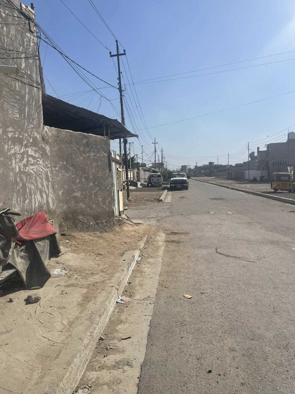 سلام عليكم بيت للبيع العنوان بغداد المحمودية عرب خليفة المساحة 100  لل استفسار ***********
