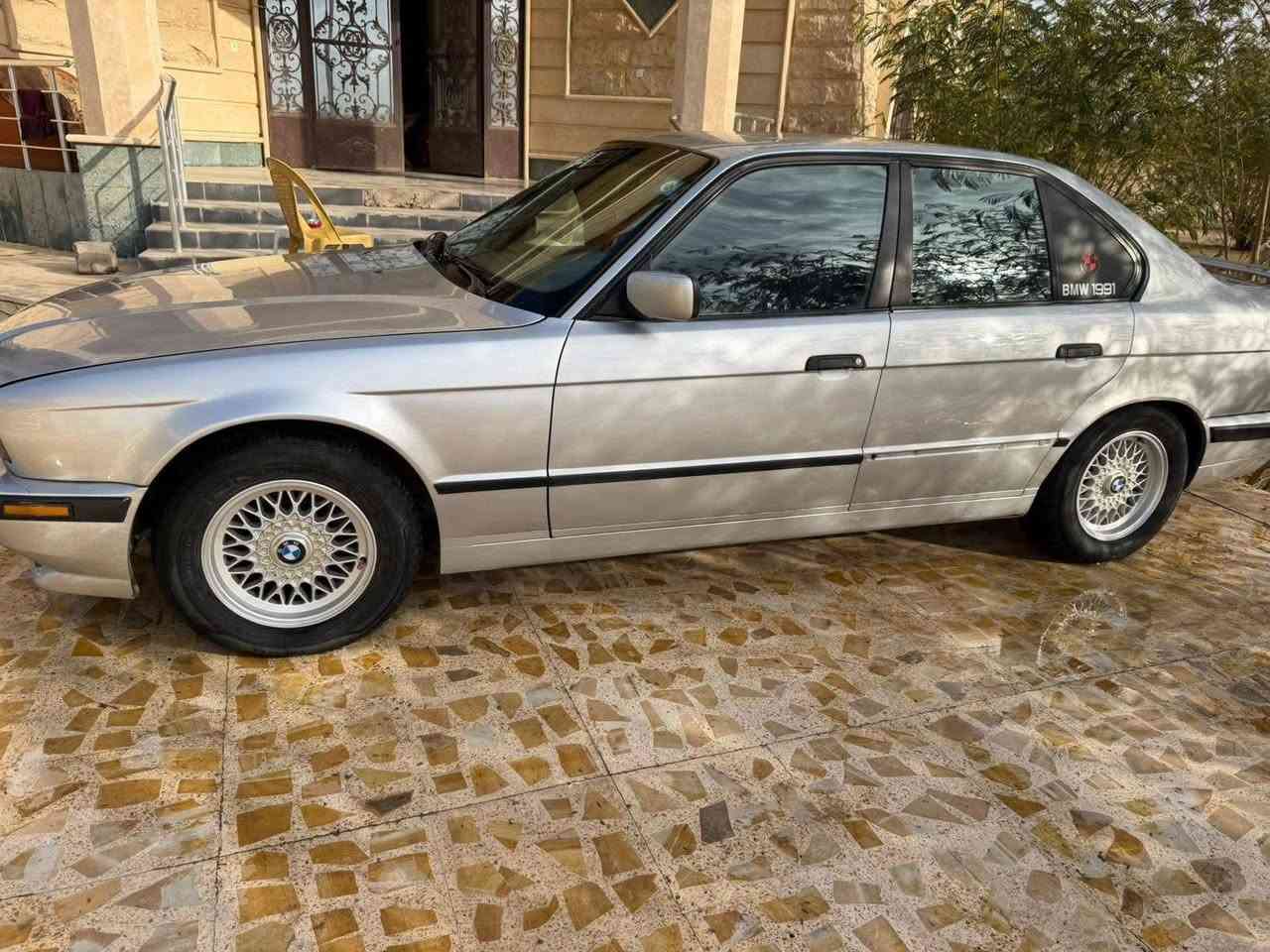 لسلام عليكم  
سيارة للبيع بي ام دبليو 525موديل 1991محرك لا صرف لا بخار 
تدفىه تبريد شغال تبريد مركزي كير اوتماتيك  دفتر بنزين موجود سلايت رقم سيارة كركوك سنوية جديدة ل 2030 
صبغ عام جماليه 
السعر سياره 65بيها مجال بسيط 
المكان كركوك رقم ***********

