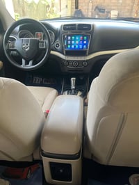 دوجي جورني لون ابيض  ابيض اربعة سلندرSXT 2400  سبعة راكب تحويل مباشر ب...