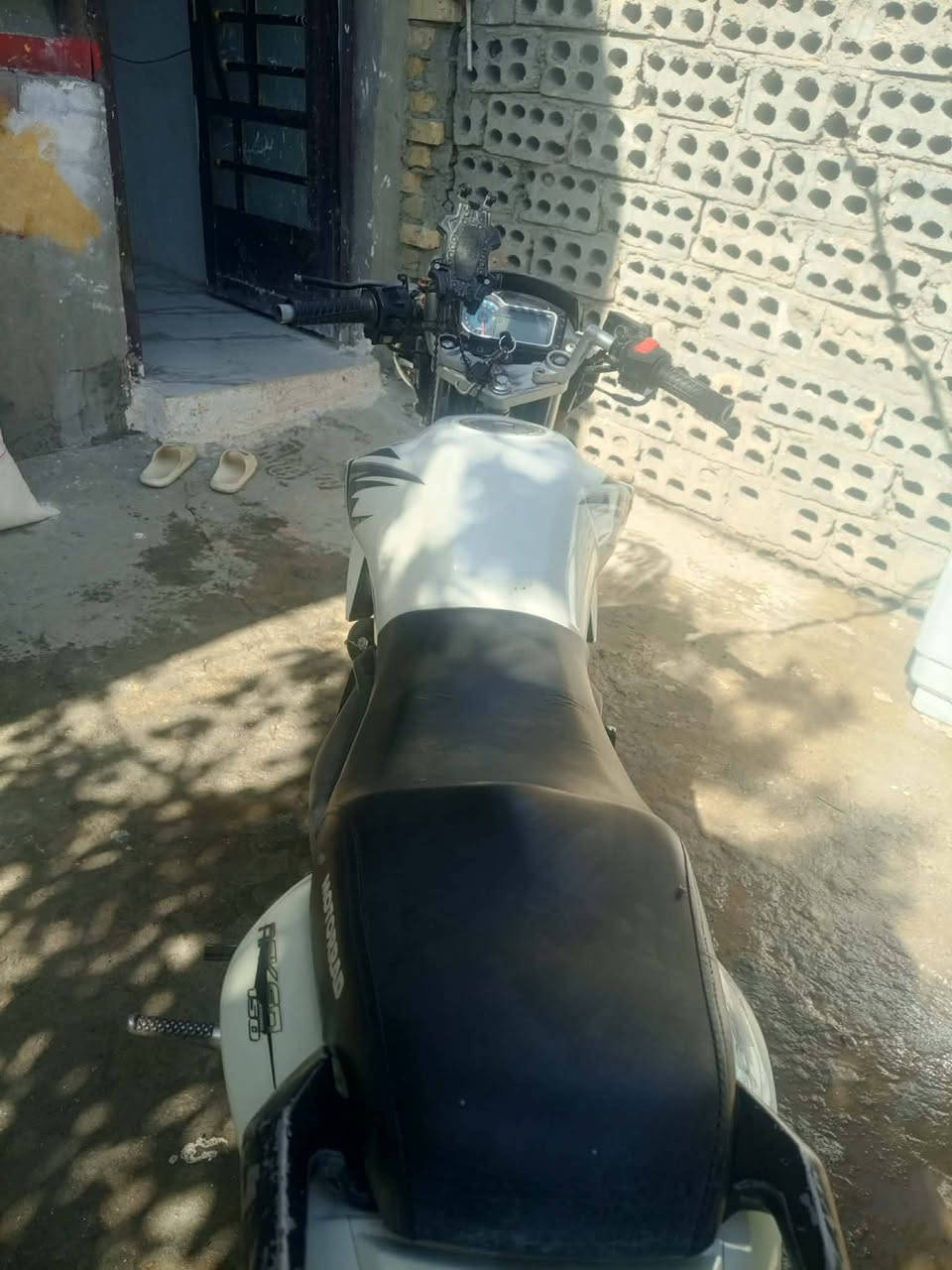 سلام عليكم شباب دايون بطح مكينه ٢٠٠ سيسي مكينه لك مامفتوحه دراجه جديده أوراق اصولي موديل 2023نقص بس اشاير مكانه حله سياحي السعر ٧٥٠ وبيه مجال حك الجيه ***********
