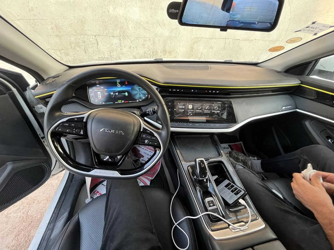 🚘 للبيع - دونغ فينغ  A60 Max هايبرد 2023 فول مواصفات
🔹 المواصفات العامة:
محرك 1.5 تيربو + نظام هايبرد (اقتصادية جداً)
ماشية 48لف كيلو 
بعدها ضمن الضمان 
السيارة بدون حادث بس بيها بارد بل بنيد شي خفيف جدا 
رقم بصره
فئة فول مواصفات
🔸 مواصفات السيارة:
غرفة داخلية واسعة جداً ومريحة
عزل ممتاز للصوت والحرارة
ثلاجة داخلية أصلية
تبريد أمامي وخلفي (قطعتين) كزازه
فتحة سقف بانورامية
شاشة كبيرة نظام ذكي + كاميرا خلفية
تحكمات ستيرن
كراسي جلد
شبابيك كهرباء
مثبت سرعة + بلوتوث + USB
أنظمة قيادة متعددة (اقتصادي - عادي - رياضي)
وسائل أمان متعددة (ABS, EBD, Airbags)
🔹 تفاصيل إضافية
إشارات مرايا إلكترونية
إضاءة LED نهارية
دخول ذكي + 
اكدر افتح السيارة ببصمه الباب
فتح وغلق الأبواب بالبصمة
اوتو هولد
ترحيب عند الدخول (Welcome light)
سنتر لوك مركزي
6 حساسات (أمامية + خلفية)
مكاني بصره  
سعرها 135$ مراوس بجيب 
***********
