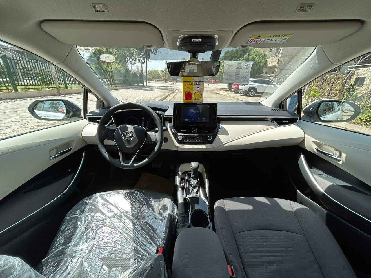 كورلا خليجي 2023 
شركة SAS 
بعدها بضمان الوكالة 
ماشية 49.000
السيارة باسمي
نظيفة ما بيها اي نقص تجي وتشوف بعينك 
بيها فقط جاملغ بارد جهة السايق  
السعر 190 ورقة وبيها مجال
***********
