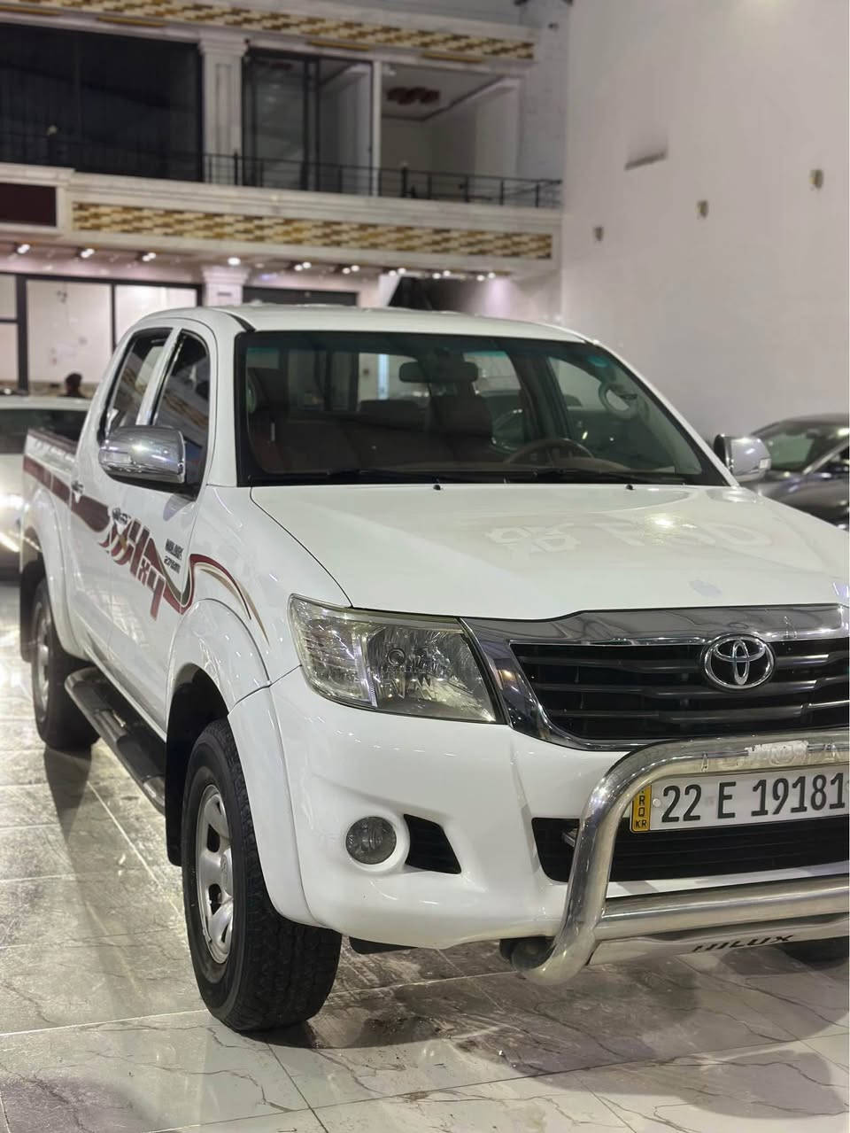 پیكاب مەرزیە   ٢٠١٣شەریكە جیهان  
گێر عادی رەقەم و سەنەوی نوێ یە 
١٧٠ هەزار رۆیشتیە گێر و مەكینە بەشەرت 
ئەوەندەی لە رەسمەكە نیشانم كردیە سبوغە
مەكینەیی نەكراوەتەوە بێ حەیبە
كەمێك تەزرەی خەفیفی هەیە 
لەگەل لە بۆنیت لەزگەی ریكلام تەبح بووە 
سیارەكە لە هەولێرە 
***********
*********** أربيل, العراق
