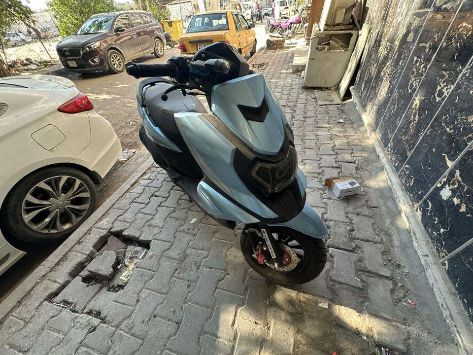 سلام عليكم دراجة ماتريكس للبيع دراجة نظيفة جداً مصارلها اهواي طالعة من معرض نكرة سلف محرك نظيف مامفتوح وكلشي بيها شغال بس الهورن يرادله سبري تنظيف لان دراجة متروكة مو كليوم تشتغل السعر 550 وبيها مجال بسيط الاتصال ***********
