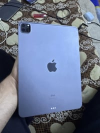 ايباد برو M1 ذاكره ١٢٨ غراضه كامله نضافه ٩٠٪؜  بطاريته ٨٩  السعر ٦٥٠ ا...