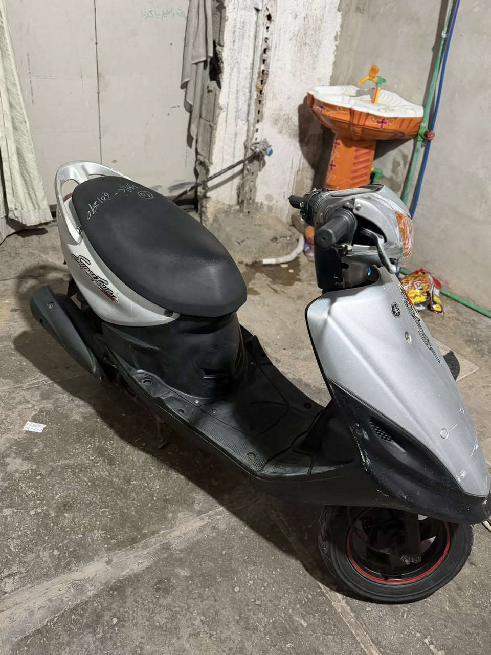 السلام عليكم دراجة ماكس قچمة  120 حقيقي للبيع جديدة مصارلها شهرين من نزلناها من المعرض اوراقها كاملة سعرها 700 ألف بس وبيها مجال للشراي للتواصل ***********
