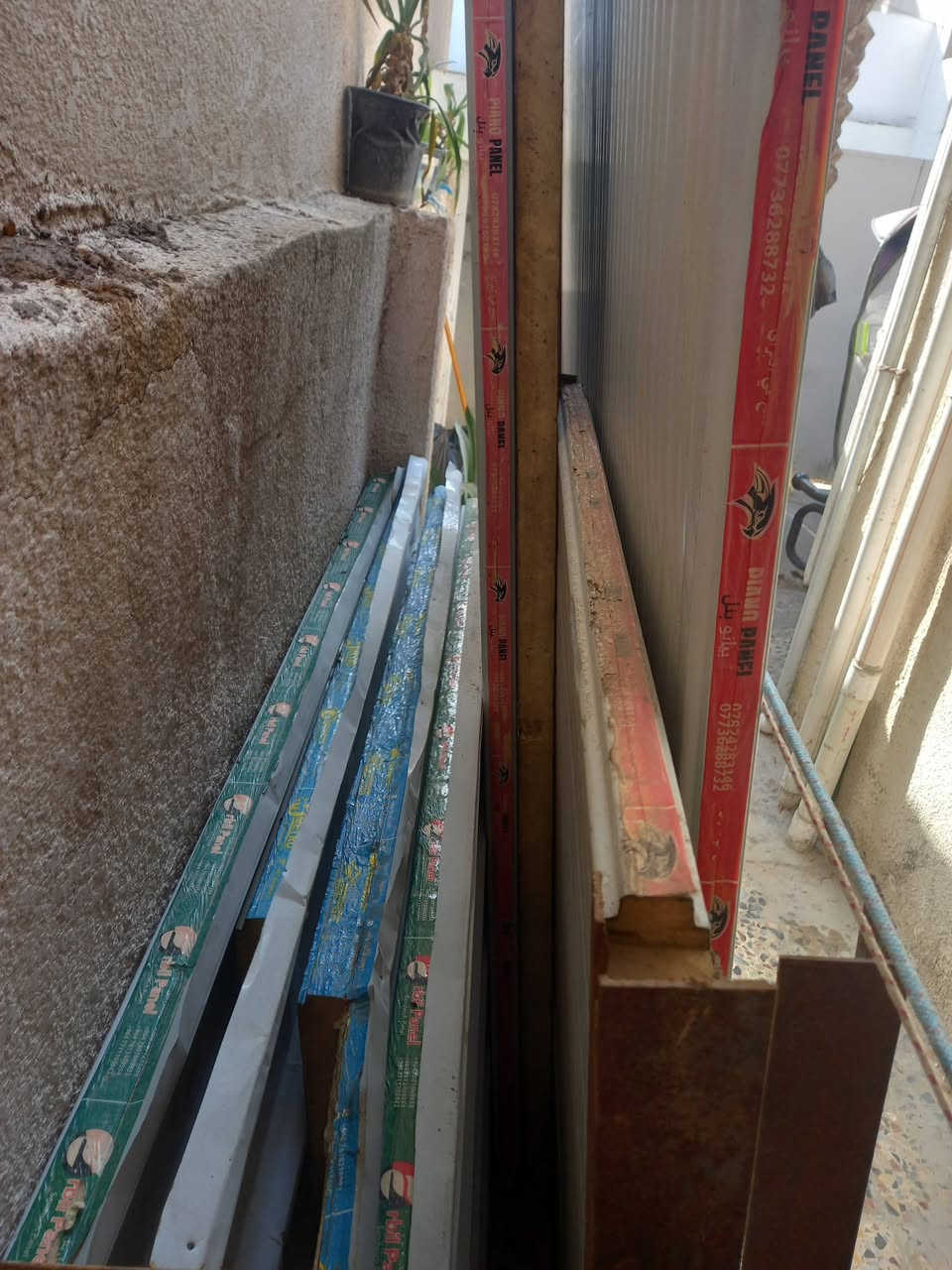 السلام عليكم
من رخصه حضره مدير الكروب
عندي سندويج مع الزوايا مال سندويج وشباك وباب للبيع والسعر مناسب كلهم ب ٣٥٠ وبيهن مجال والسندويج جدار وسقف 
العنوان دوره ***********
