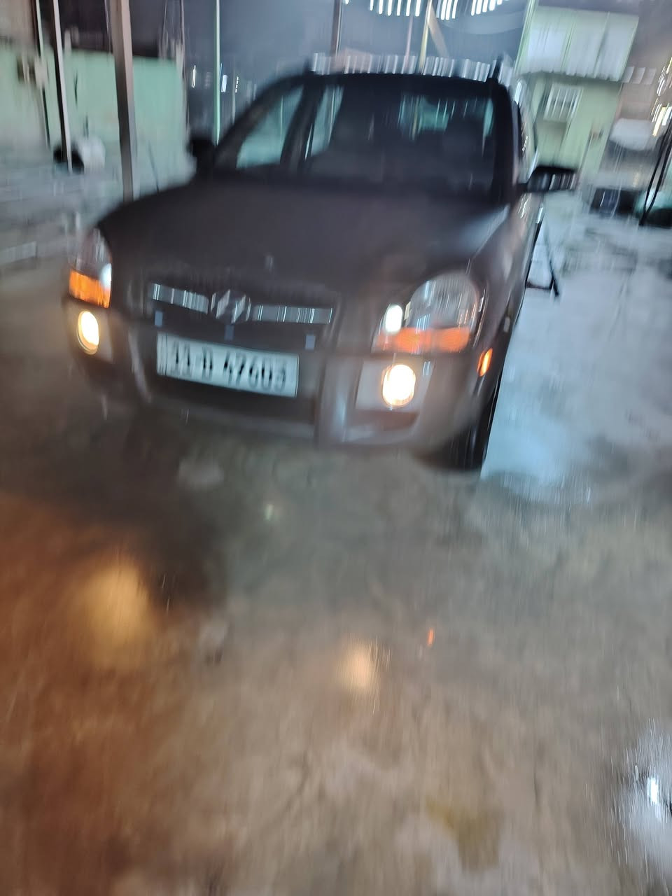 سلام عليكم توسان موديل ٢٠٠٩ امريكي ليبل واحد حادث خلفي جاملغ عكس السائق وشويه بالجنطه رقم بغداد نكليزي حلوه بلاد بس جراد بدون حادث بس حادث امريكي مكينه ٢٠٠٠ تخم تاير تخم ويل تبريد بيها نواقص بسيطه مكان السياره بغداد الدورة السعر ٨٨ بيها مجال بسيط هذا رقم تلفون *********** السيارة مصبوغة بسبب جارده القماره بدون صبغ  قطع واحده تبديل قبق جنطه والقديم موجود
