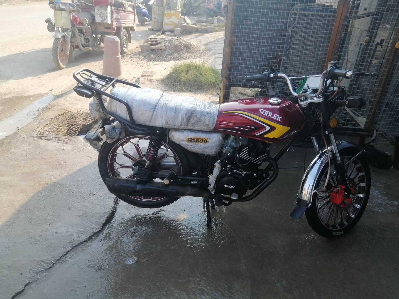 سلام عليكم2025 سفانه 5كير مكينه 200 لعنوان بابل جبله شارع 20 سعر 800وبيه مجال بصيط ***********رقم
