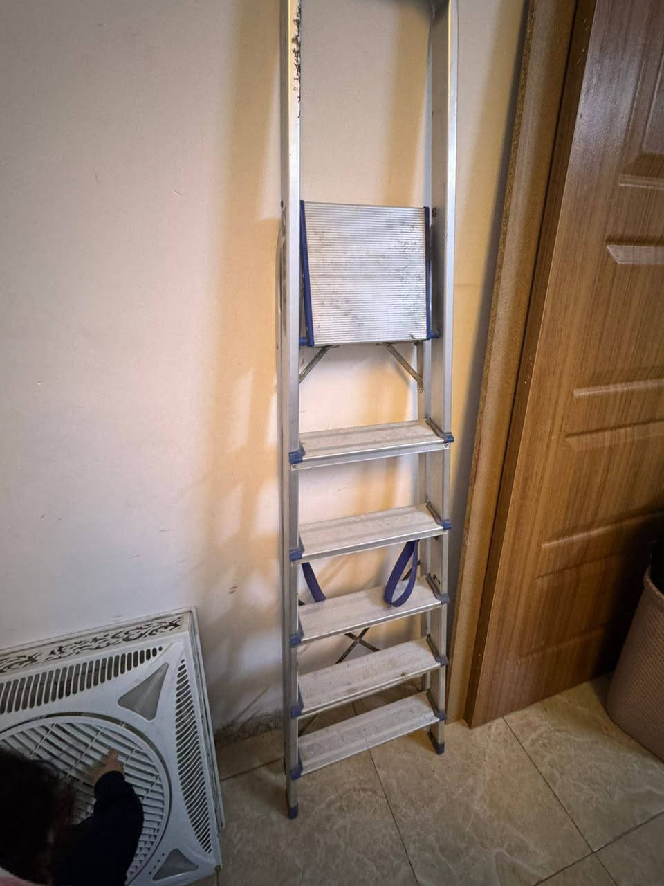 سلام عليكم اغراض للبيع مال بيت الاسعار على الخاص العنوان بغداد حي البنوك متواجد على النت وهاذا رقم الهاتف ***********
