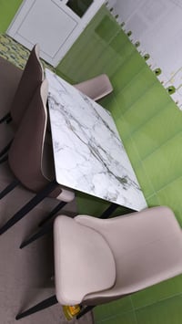 ميز طعام • جديد