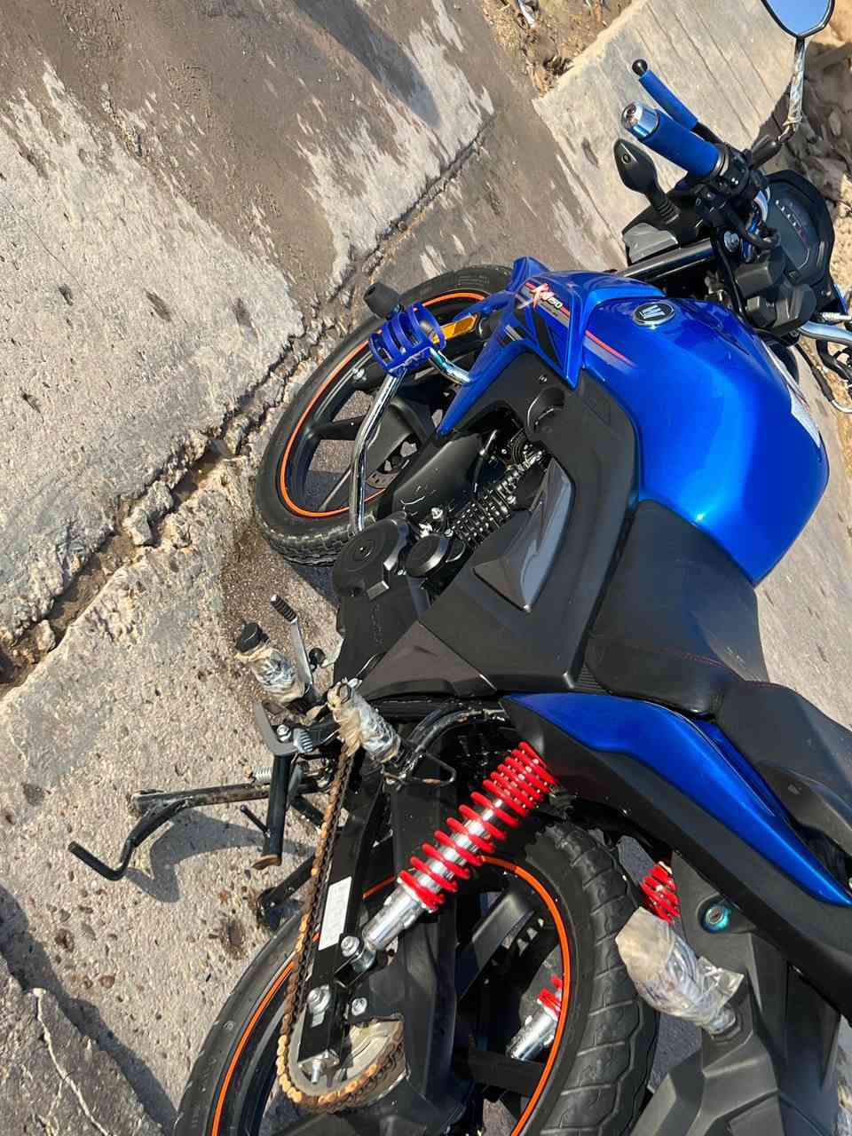 سلام عليكم هاوجي للبيع موديل 23 مكمرك نضيف السعر 18 وبي مجال
رقم الهاتف ***********
