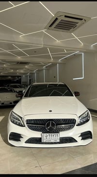 للبيع   mercedes C300 AMG موديل 2019 ماشيه 87 الف كم حقيقي  للبيع وارد...