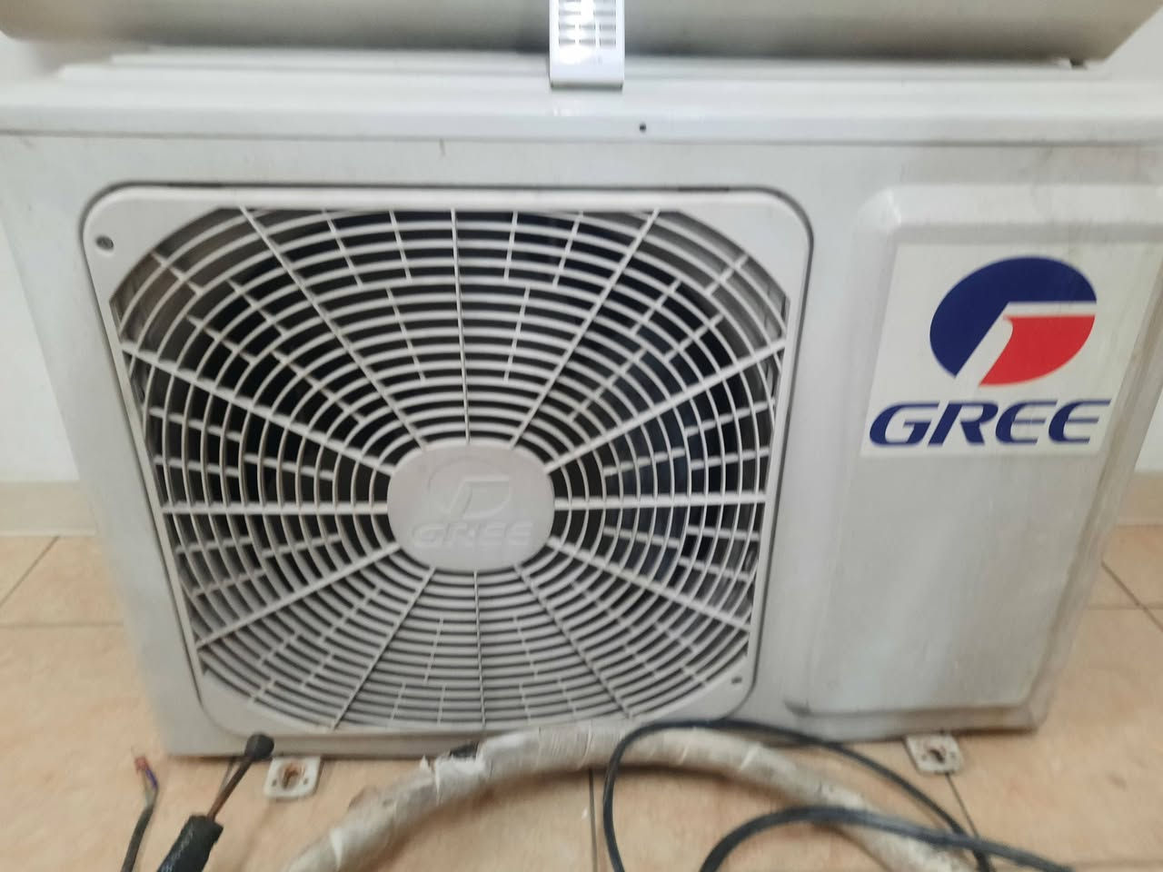 السلام عليكم سبلت نوع GREE نضيف جدا شغال علفحص مابي نقص السعر ٣٠٠ وبي مجال الشراي يتصل *********** مجمع بسماية

