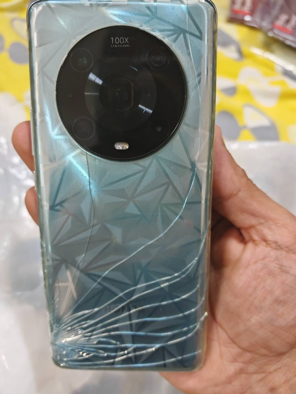 هونر ماجيك 4 برو للبيع
معروف المواصفات
الجهاز مغلف الظهر
وياه 6 كفرات
4 لاصق شاشة اعتياديه بدون مادة
+2 لاصق شاشة ام المادة

وبيه كسر بالظهر ما مأثر على الجهاز

مكان بغداد الزعفرانية
السعر 450 الف كامل مع ملحقاته
***********
