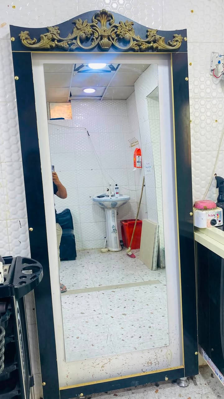 للبيع مراية حلاقه عدد 2 السعر 100 وبيهن مجال ***********
