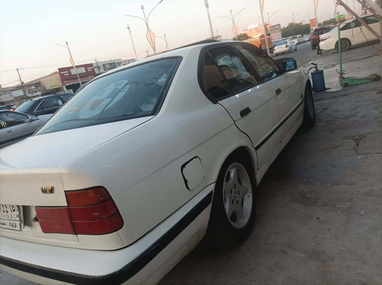 سلام عليكم هاي بيئم 525سعر35بي مجال للطيبين سياره نظيفه جاكوج ممظروبه كير محرك شرط عيب مابي شراي يتصل***********
