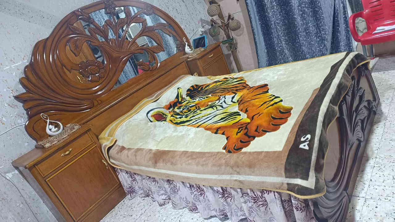 غرفه مستعمله تسكام صاج داخل وخارج ام السته طابقين ظهر جرجوبه نظيفة مثل مموضح سقف وقاعده بلوك السعر مليون وبيه مجال قليل مكاني محاويل للاتصال ع الرقم ***********
