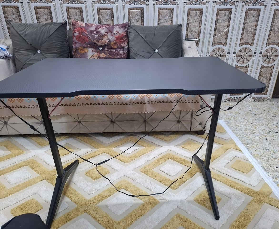 ميز كيمنك من ماركة GameWorldويحتوي على اضائة  RGB Lighting
ومغلف بالياف الكاربون ضد الخدش 
السعر 75 الف 
مكاني بغداد البلديات واتساب ***********
