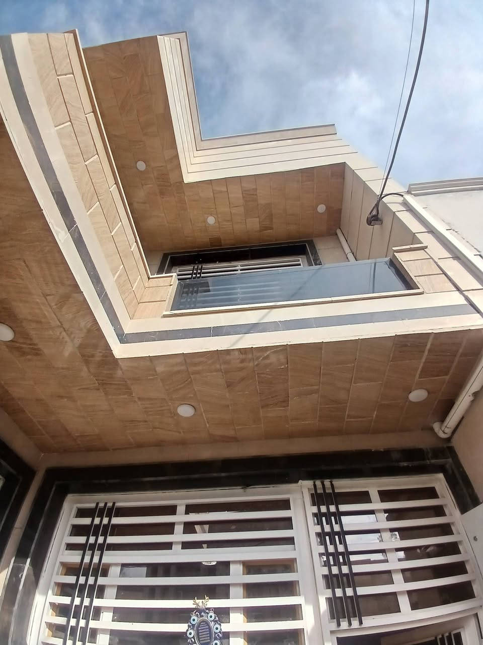 دار للبيـــــــــــــع...
طابــــــــو زراعي سنـــــــــد // 25... 
ــــــــــــــــــــــــــ
زويــــــــر الغربي تقسيـــــم حسين رضا
 خلف محطــــــــة الوقــــــــــود... 
ـــــــــــــــــــــــــــــــــــــــ
بمســـــــــاحه / 140م 
طابقيــــــــن والبناء جــــــــديد وبحاله جيده.... 
ــــــــــــــــــــــــــــــــــــــــــــــ
ثــــــــلاث غرف نـــــــــــوم 
صالــــــه هـــــــول مطبـــــــــــخ حار بارد
 صحيات خارجية وداخليه كــــــــــراج ومـــــــــــــناور.... 
ـــــــــــــــــــــــــــــــــــــــــــــــــــــ
***********
***********
