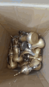 دلال رسلان للبيع نحاس صنع سوري للستفسار اتصال 07878828880 يوجد توصيل