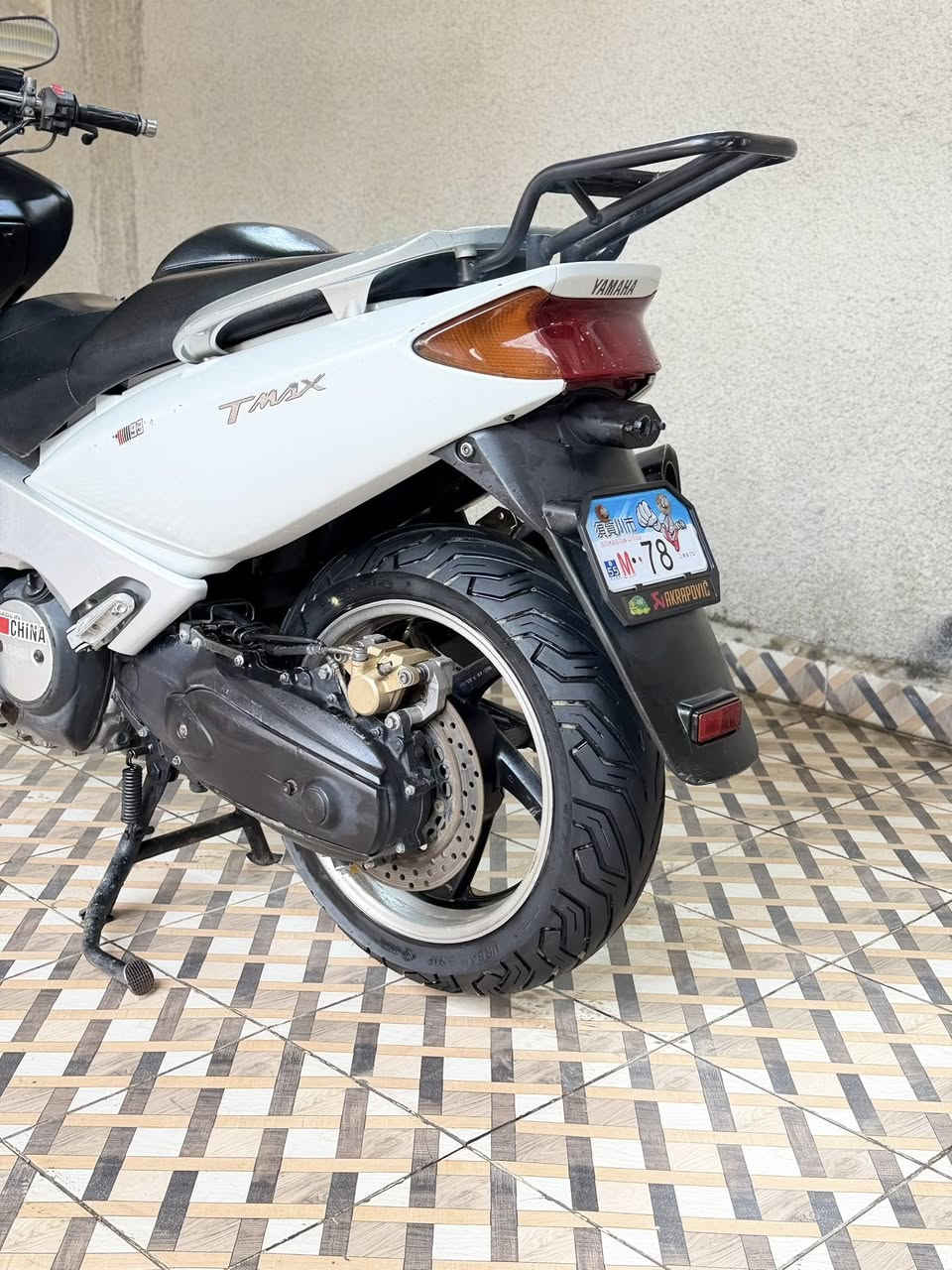 السلام عليكم
تي ماكس ٢٠٠٨ نوزل 

مكفوله كفاله عامه 

عليه ادامه كامله 

مكينه كلجات  مكفوله 

دراجه جديده واي نقص ما بيه تجم تاير جديد شادله 

ستيرن رياضي 

صانصه رياضي 

سيبايه اصليه 

سعر ٢٢ ونص 

بغداد جميله 

***********
