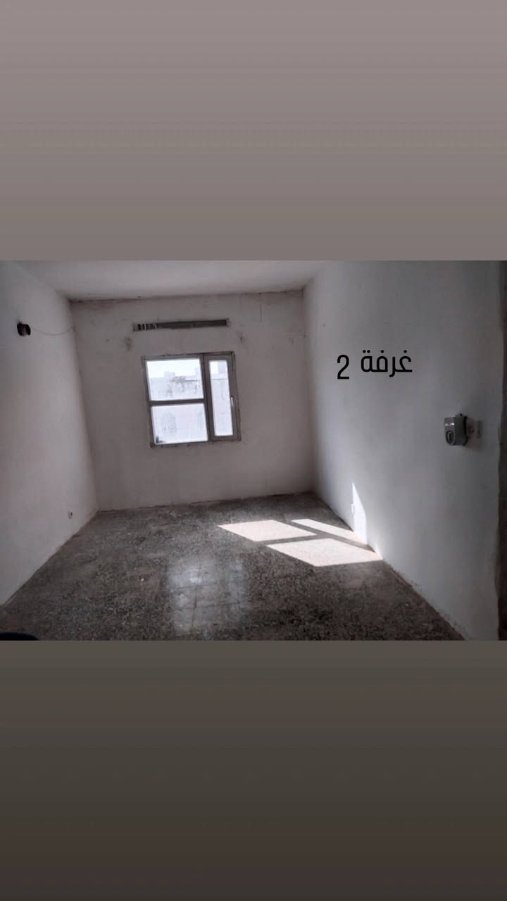 السلام عليكم
شقة للايجار مكانها شقق حي الحسين متكونة من غرفتين واستقبال ومطبخ وحمام الايجار 175 وبيها مجال
للاتصال ***********
