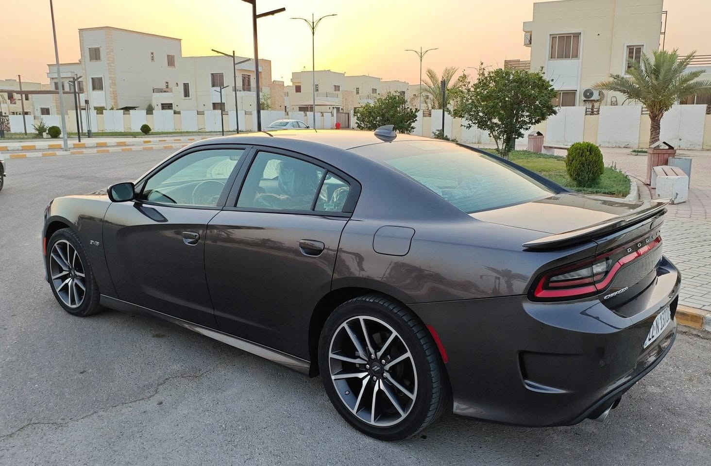 دوج چارجر  LAST CALL 2023 R/T 5700
لون نفطي 
السعر 260
حادثها كلش خفيف بنيد فقط بدون دواخل مبدل وشبرين pdr موضح بلفيديو  ايرباك ستيرن راجع سستم
الممشى 67الف كيلو 
مواصفات:
-السياره نظام SUPER TRACK مع lanch control 
-جلد+كنتارا شامو لون مميز
-حساسات خلفية
-شفتات ستيرن ￼
-سستم صوت ILPINE
-كاميرا خلفية
-داخل سستم كاربون فايبر
-تشغيل واطفاء عن بعد
-عدادت تسارع وتباطؤ 
-شاشة كبيره تدعم كاربلي
-كرسي سايق كهرباء
-درگة كنتاره نفس لون الغرفة(RT)
-برمجة الياس فصلة كات اوف وفتح سرعه وانطلاقية وصرفية وقود وبرمجة مراوح
-فلتر زيت گير مبدل مع الفلتر نوعية موبار الاصلي
-مطريات جمالية على البيبان
-كفرات امامية وخلفية
-شفقة جامة خلفية
-بردات تعتيم 100‎%‎
-ارضيات قماش مال الوكالة +ارضيات بلاستك نفس القالب
-بطارية جديده قبل 4ايام اشتريتها
-لد ضوئي بلدشبول احمر جمالية
السياره مابيها نقص اي شي  من محرك گير شاصي لغود دواخل مكفولات
مكاني صلاح الدين قضاء بلد
***********
