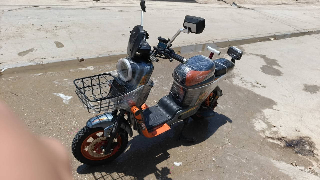 سلام عليكم دراجه شحنR9 MAX خمس   بطاريات كل شغال فقط يرادلهه تبديل للتاير نظام R مكاني ديالى بعقوبه الاستفسار ***********
