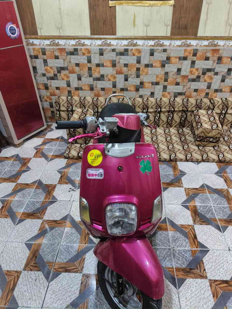 سلام عليكم دراجات ماكس بوليسي بسعر ٨٥٠ دراجات جدد مانقصهن ايشي السوده الداخلها املح كابريته ولكرزيه داخل بيجي نوزل لا تنقيص ولا تبخير شلعه ومعدل ونعومه مامفتوحات كهربائياتهن كلشي شغال  قفال ستيرن قفال صندوك  دراجات جاهزات كلوحده عليها تخم تاير جديد مكاني بصره تقاطع الكزيزه قرب محكمت الكزيزه رقم هـ/*********** متواجد وتساب البصرة, العراق
