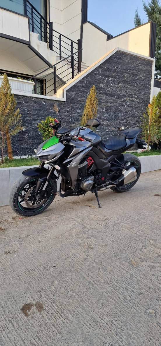 كاوسكي z1000 للبيع
مكفوله من 
المحرك 
وكير 
وكهربائيات
وعقل 
وبدون حادث 
سعر الدراجة 55$ ورقه وبيها مجال بسيط 
***********
