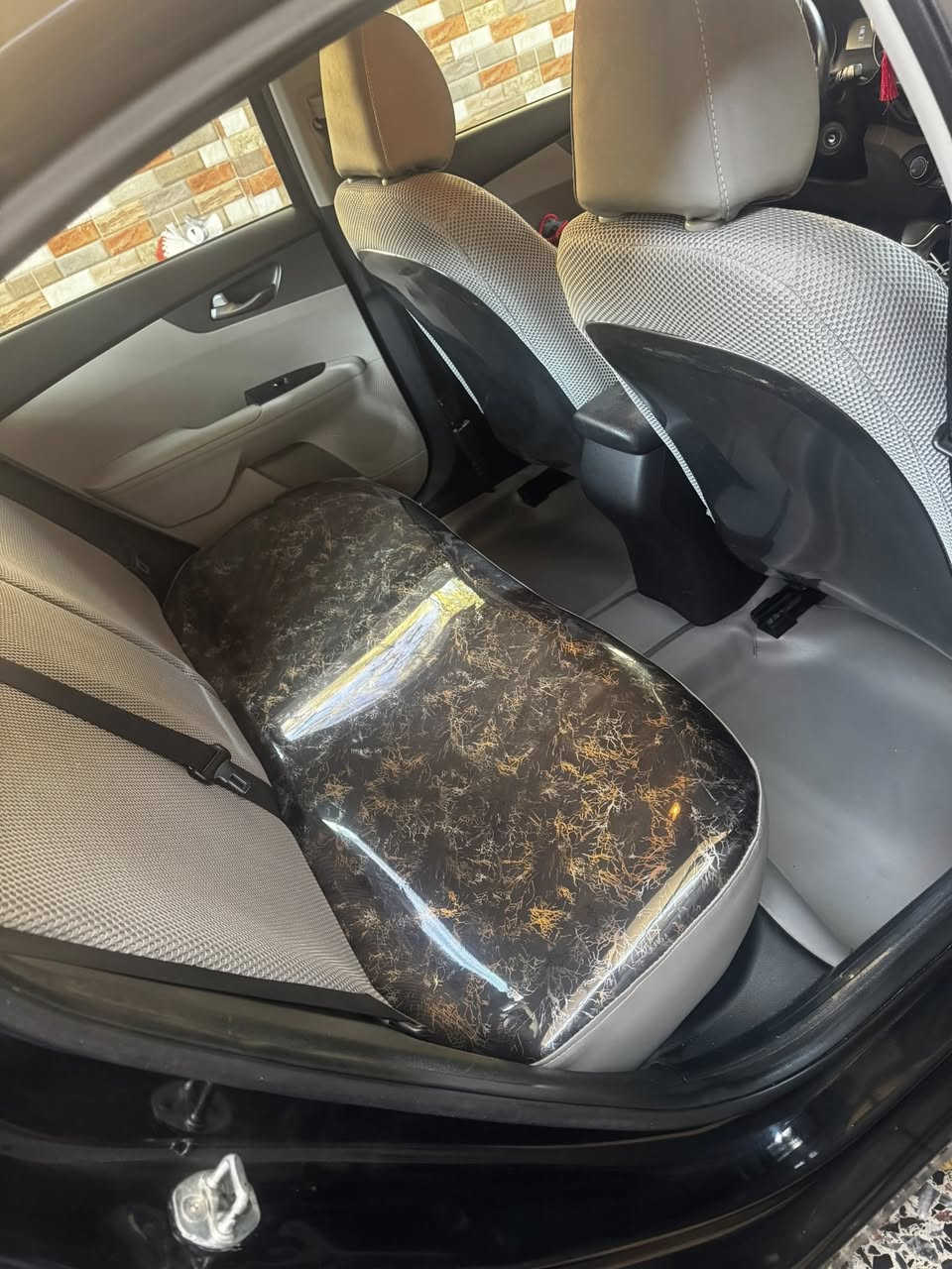 السلام عليكم
كيا فورتي 2020 رقم اربيل جديد بآسمي شرط التحويل 
السياره ما متعوبه كير مكينه بشرط كهربائيات صدر تبريد كله بلادي ما ملعوب بي ابد حادث جاملغ ايمن وشويه طرف البنيد وبيهه صبغ بابين كلير من امريكا صور الحادث بالمنشور مكانهه بغداد الحبيبيه سعر 125  وبيهه مجال 
رقم موبايل ***********
