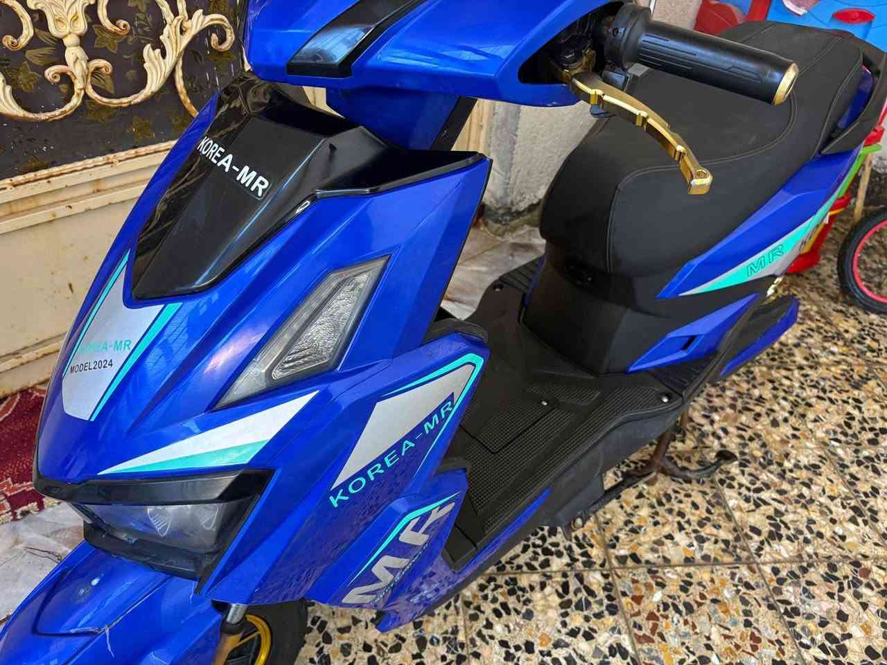 دراجة كهربائيه للبيع .
وقت شراء ١/١١/٢٠٢٤ اي بمعنى مدة الاستخدام سنه وشهر 

بطاريات تبديل اعلى فئه من البطاريه تبديلهن كلف ٢٨٠ الف عدد البطاريات ٦ كلهن جدد كهربائيات كلهن جدد تخم تايرات جدد وتحتوي على عدد سويجات ٢ وعدد بصمات ٢ +بلوتوث + هورن ورباعيه ودبل اشارع + ضوه عالي وناصي + اشاره يمنى ويسرى 

العنوان: بصره شط العرب  

الاستفسار : *********** فقط واتساب 

السعر 740 الف⚠️
