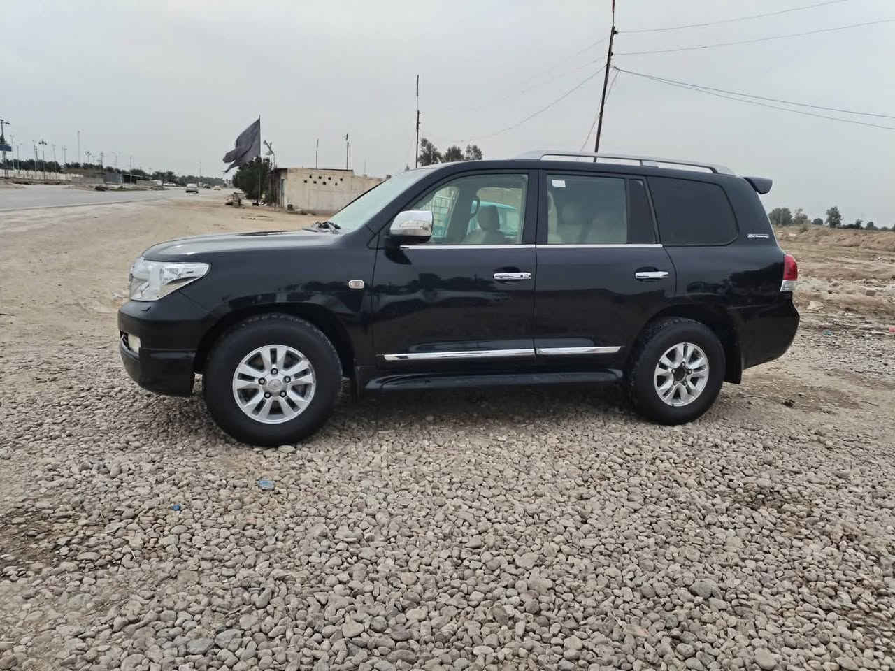 السلام عليكم لاندكروز مديل 2011 ستينيه فول بصمه مكفوله ماعدا الجاملغ الخلفي بي شويه صبغ رقم سليمانيه الاتصال *********** السعر اتصال
