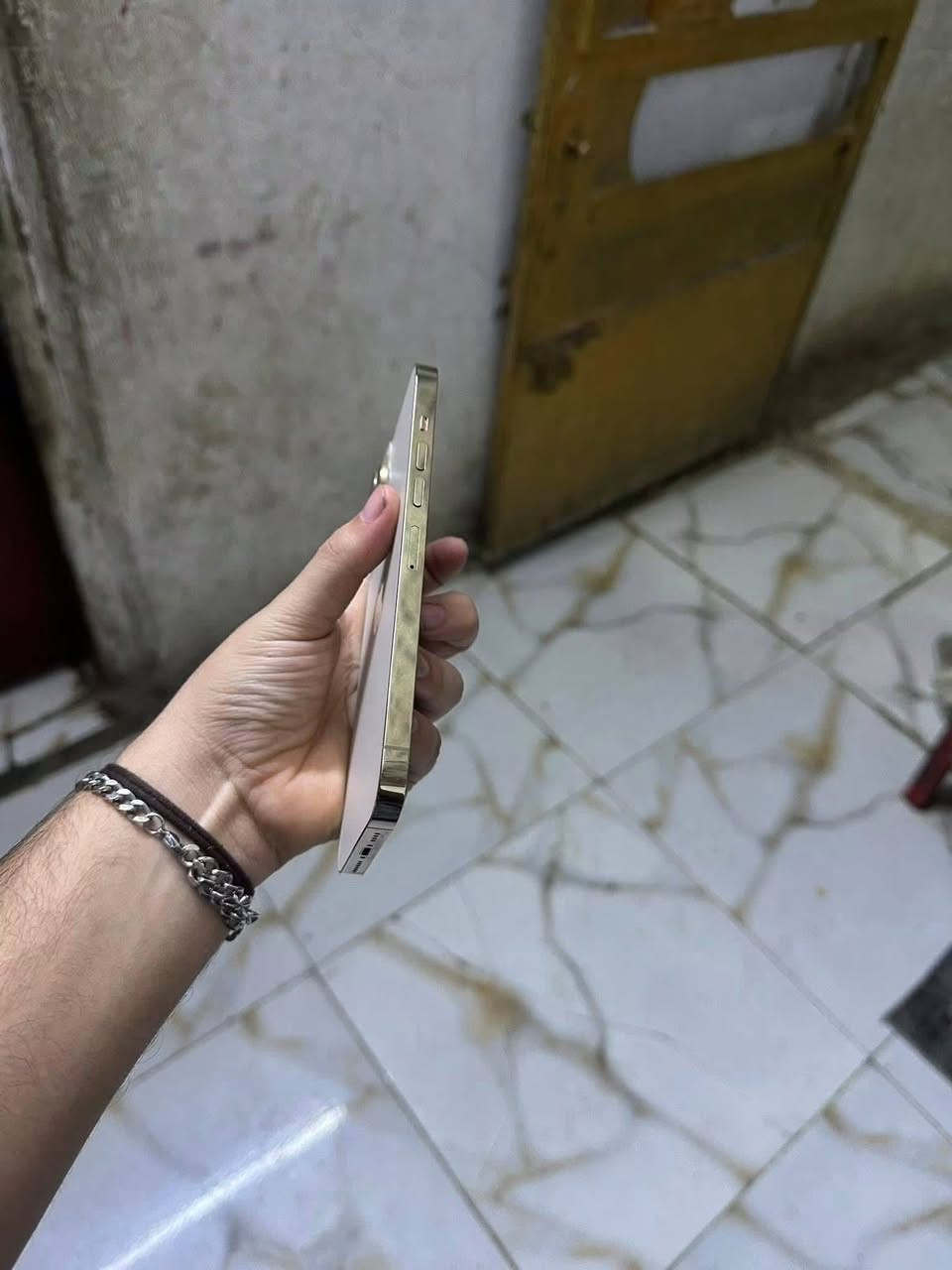13برو ماكس
ذاكره 256 بطاريه 100
فيس ايدي شغال 
مستبدل بطاريه وشاشه اصليه 
جهاز مكفول وبل شرط 
السعر 475 ميعجبك اعبر المنشور ***********
