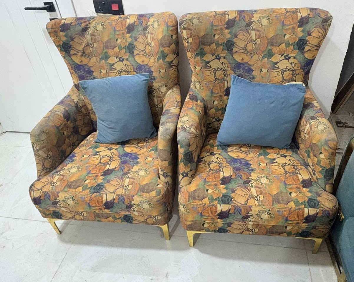 تخومة  قنفات 10مقاعد للبيع العدد ثنين الاول الزيتوني صناعة تركية خشب زان مع أربع طبلات و كراسي/ و الثاني الازرق  هم تركي مودرن حديث 
سعر الزيتوني:550مع الطبلات و الميز
سعر الأزرق :650
العنوان:بغداد حي العامل دور النفط
باقي التفاصيل خاص أو الاتصال على الرقم ***********
