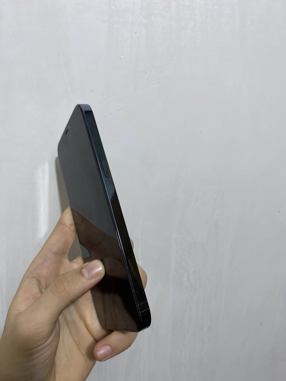 ايفون 12 برو ماكس يرهم بيع ومراوس 
شرق اوسط AAA 
ذاكره 128
بطارية ٧٧ 
نموذج M 
واضح بالصور اكو ضربة بالشاشة 
ما مأثر على اللمس ومبدل عدسة كامره 
مكاني بغداد حي أور توصيل ماعندي ***********
