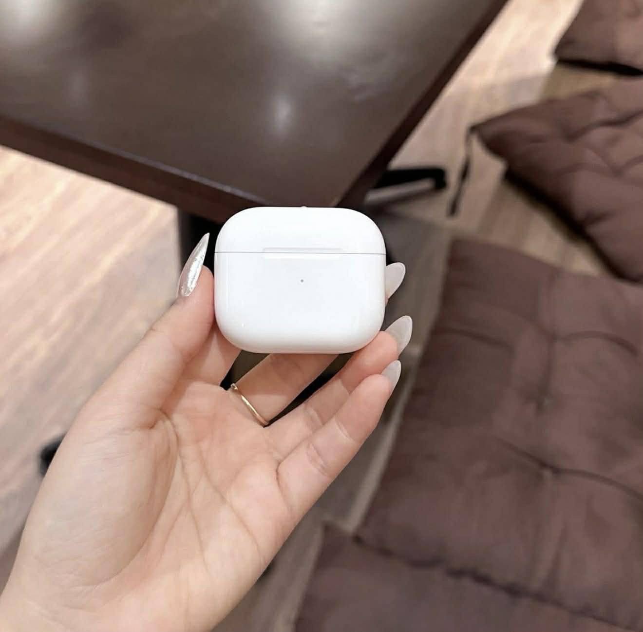 Air pods 3 اصلية باله أمريكي
بعدة بضمان شركة ابل ما منتهي بالإعدادات 

#سيريل_نمبر بموقع ابل ، #شركة_مصنعه ابل  امام مندوب وقبل دفع تكنك وتفحص #عزل_صوت_قوي جدا  #السعر 25 الف بدون ربح يوجد توصيل سريع  نظافة 90% حجز واستفسار واتس اب فقط ***********
